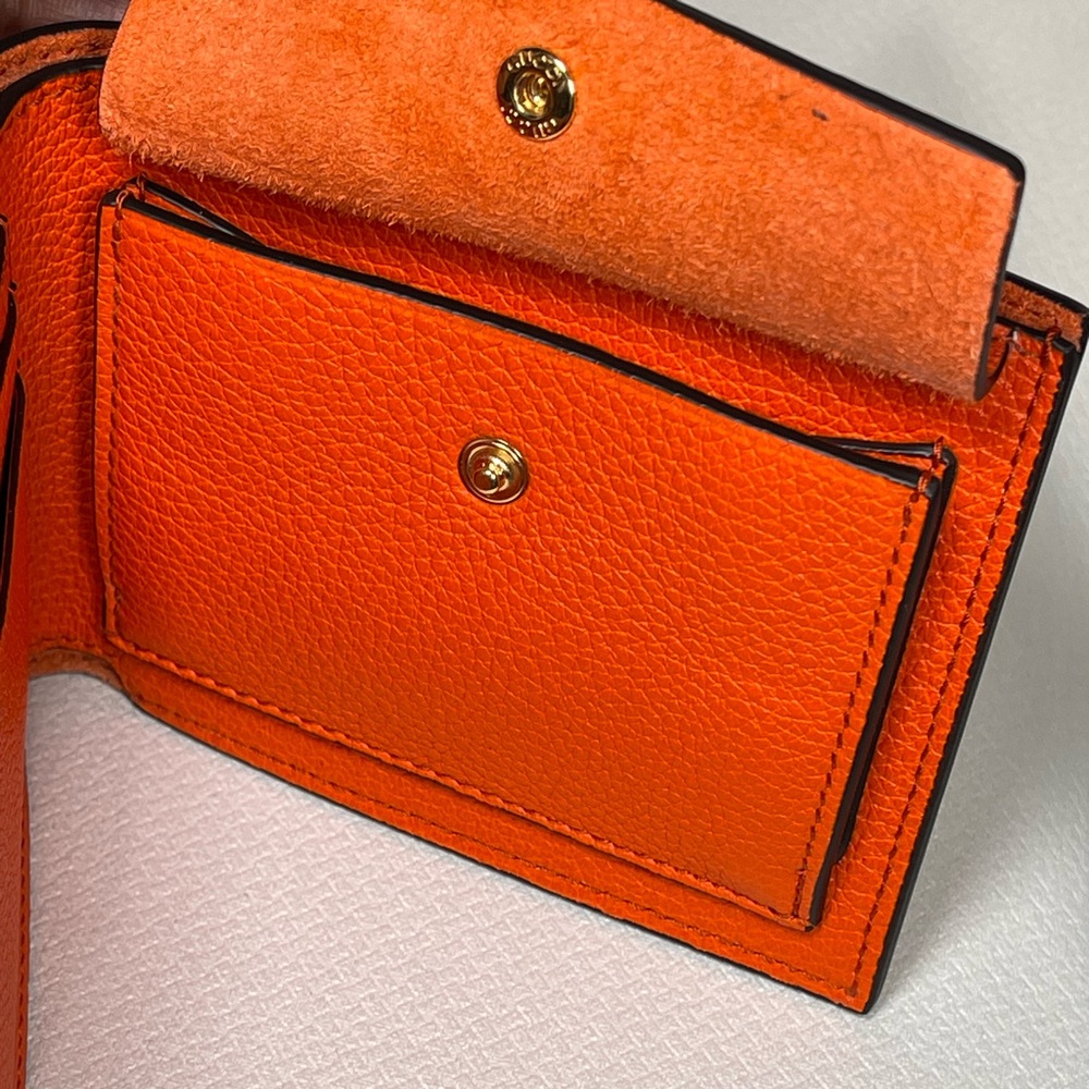 New Gucci Men’s Small Wallet in orange leather - Picture 9 of 12